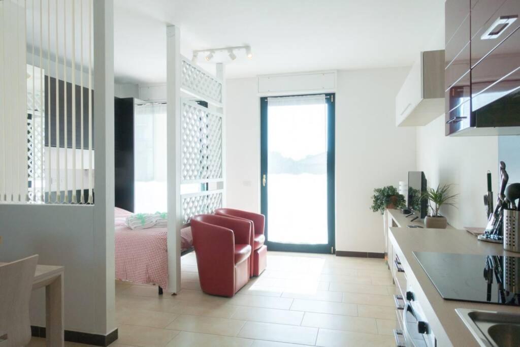 Apartment Victoria, Cozy Studio Flat Near Leonardo Academy Sesto Calende Exterior photo
