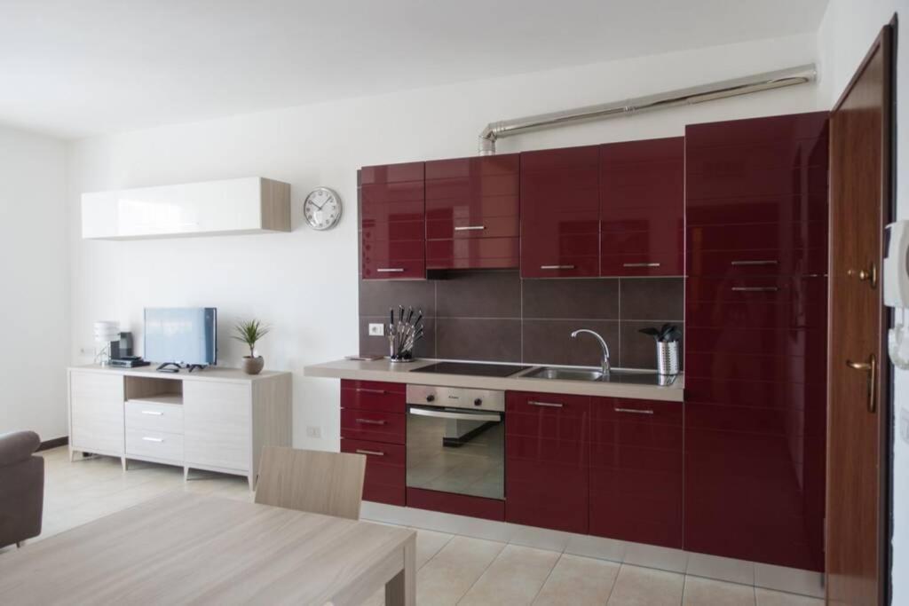 Apartment Victoria, Cozy Studio Flat Near Leonardo Academy Sesto Calende Exterior photo