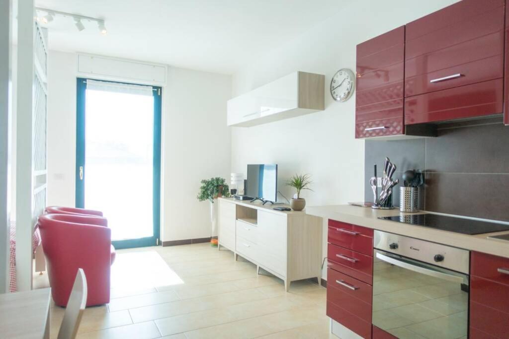 Apartment Victoria, Cozy Studio Flat Near Leonardo Academy Sesto Calende Exterior photo