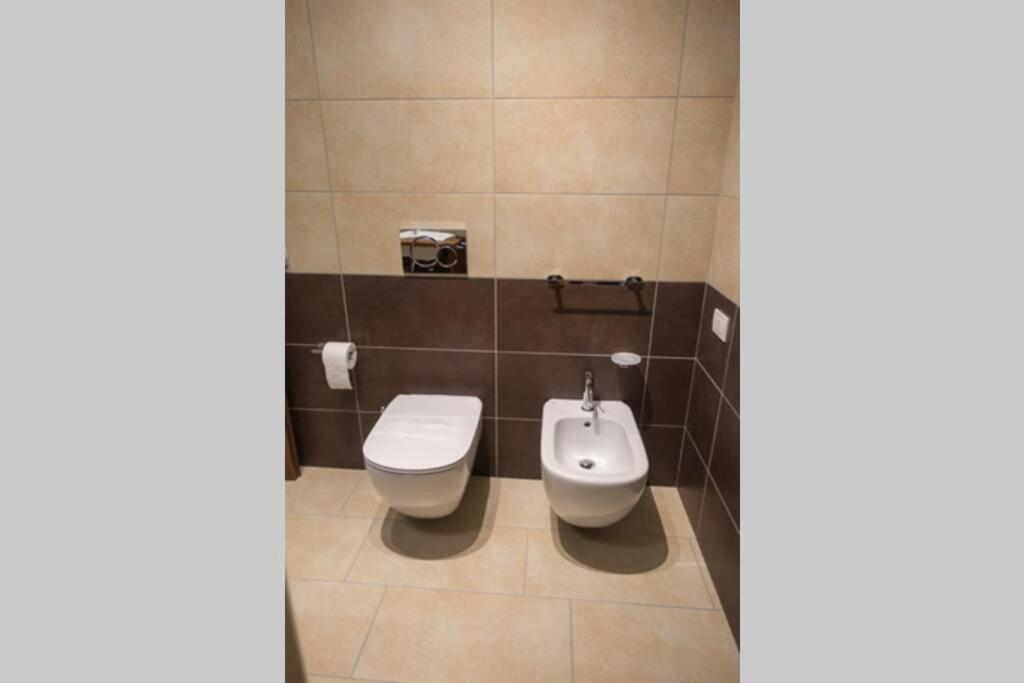 Apartment Victoria, Cozy Studio Flat Near Leonardo Academy Sesto Calende Exterior photo