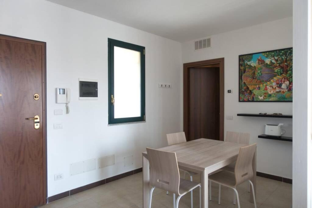 Apartment Victoria, Cozy Studio Flat Near Leonardo Academy Sesto Calende Exterior photo
